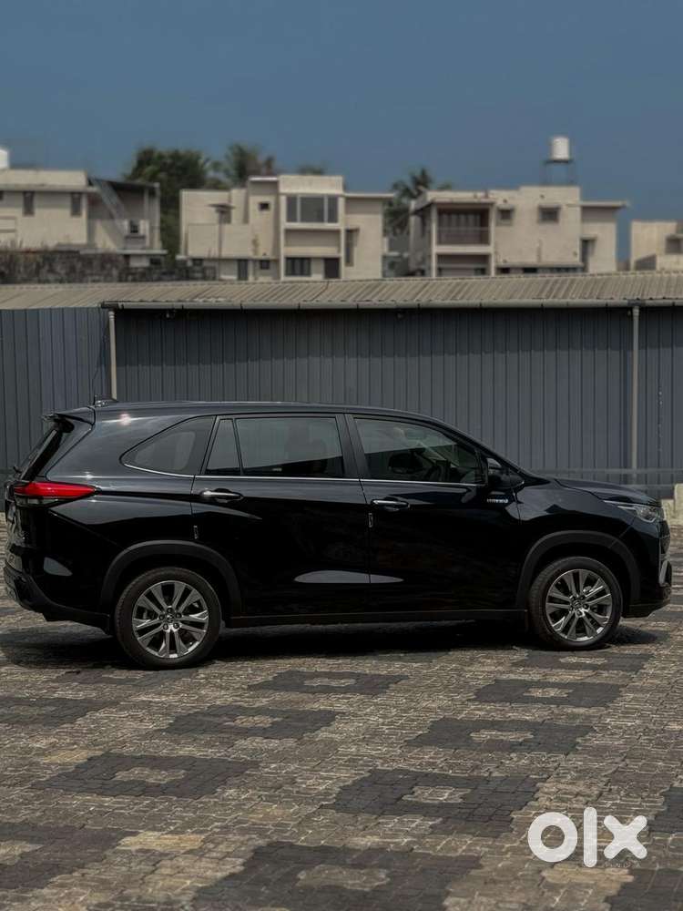 Toyota Innova Hycross 2.0 Zx (o) Hybrid 7 Str, 2023, Petrol