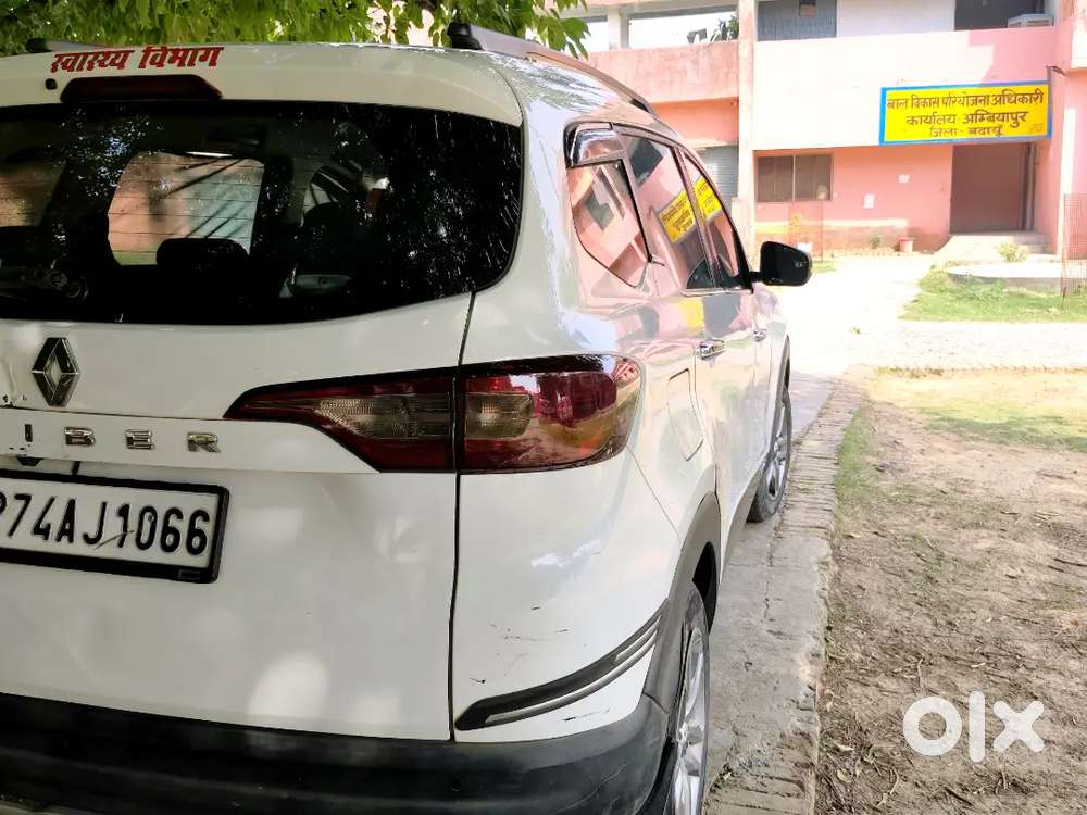 One Hand Care Tracking Car