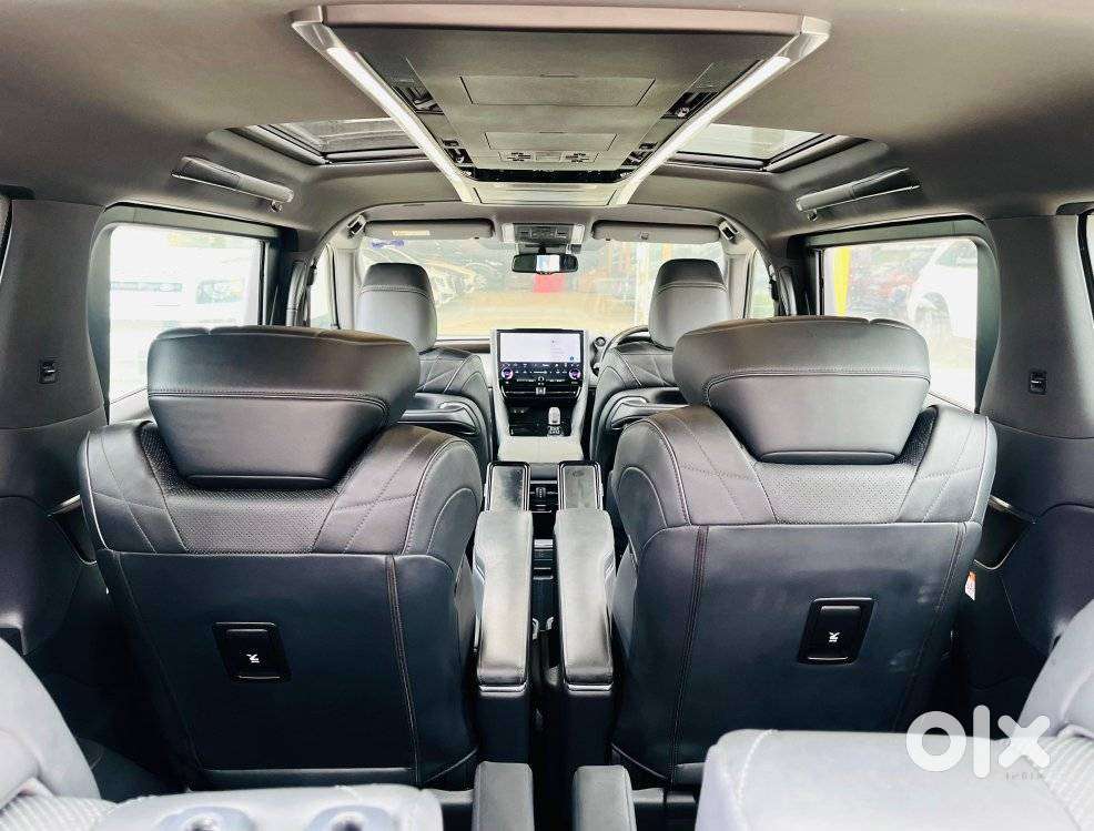 Toyota Vellfire Vip – Executive Lounge, 2025, Petrol
