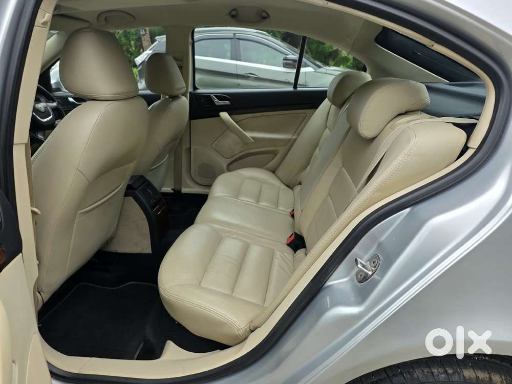 Skoda Laura Ambiente 2.0 Tdi Cr Manual, 2013, Diesel