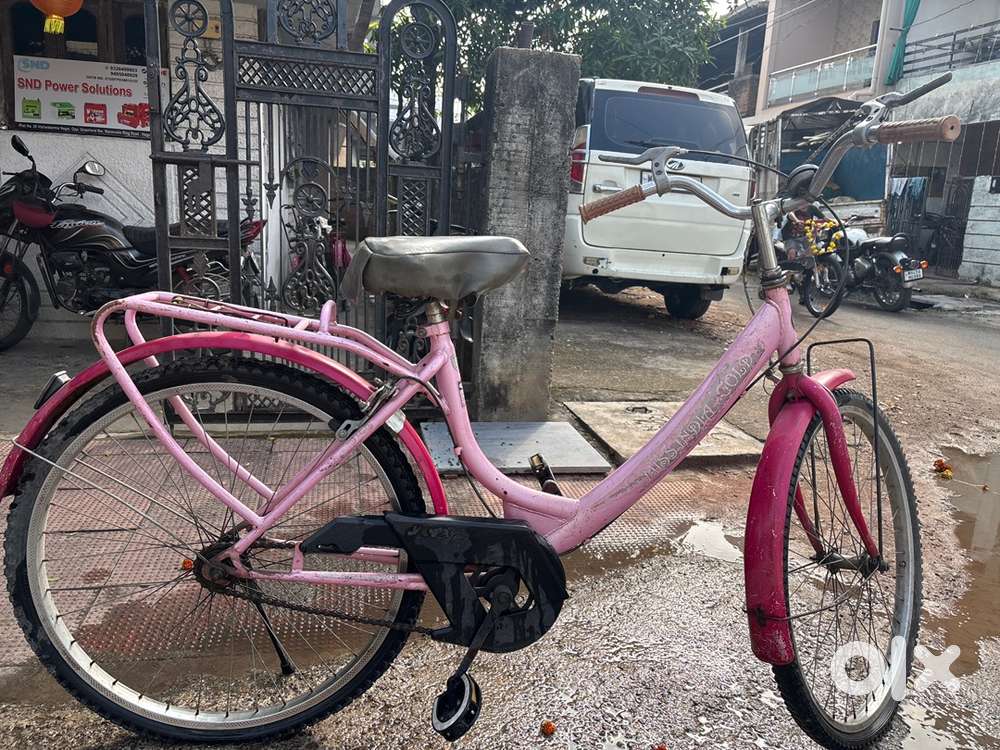 year, ladies bicycle ,company of bicycle is hero Bicycles - Main Image