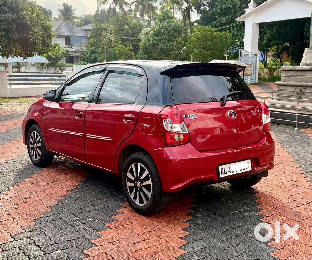 Toyota Etios Liva V Dual Tone, 2017, Petrol