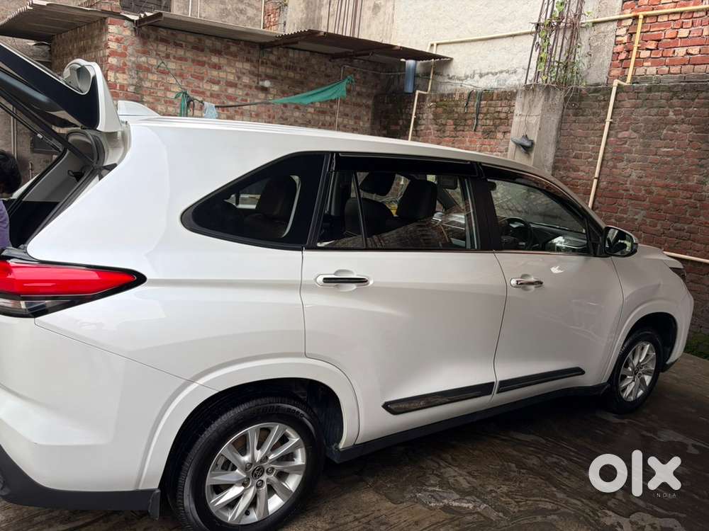 Toyota Innova Hycross 2025 Dec 24 Mfg