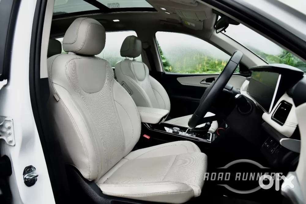 Mahindra Xuv700 2.2 Ax 7 Diesel At Luxury Pack Str Awd, 2024, Diesel