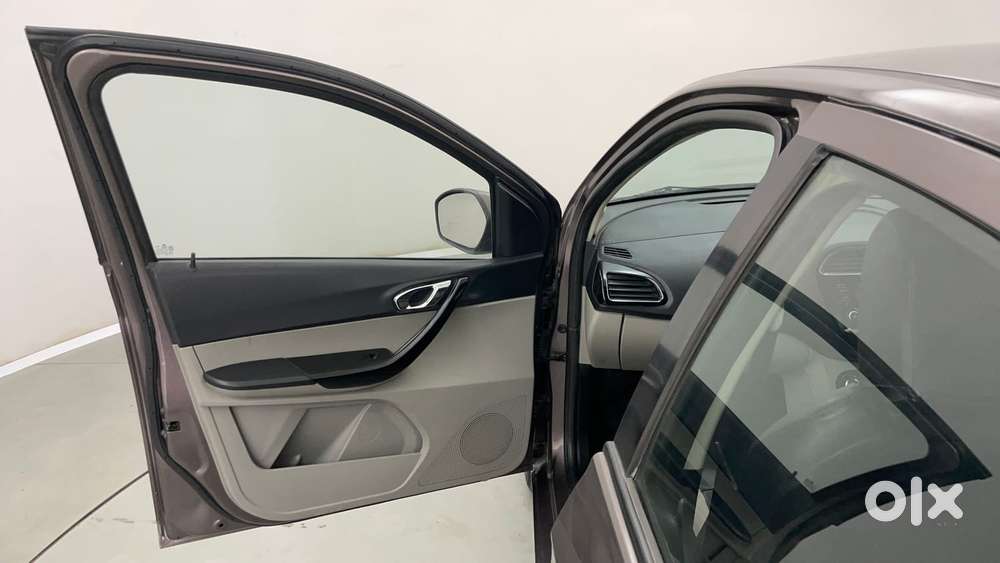 Tata Tiago Xza, 2018, Petrol