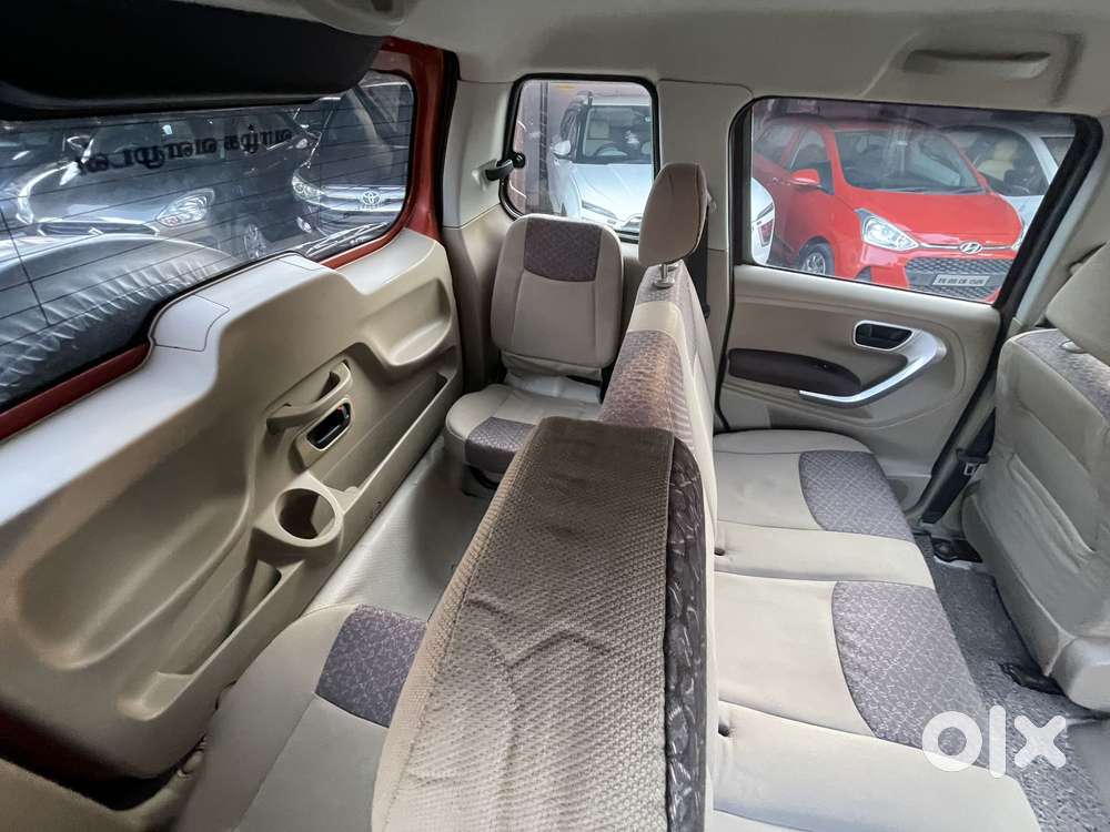 Mahindra Tuv 300 T8 Amt, 2016, Cng & Hybrids