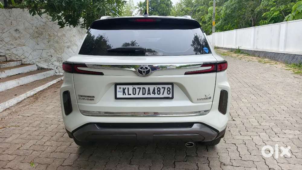 2023 Full Hybrid V Option - Well Maintainedi Ready To Drive.