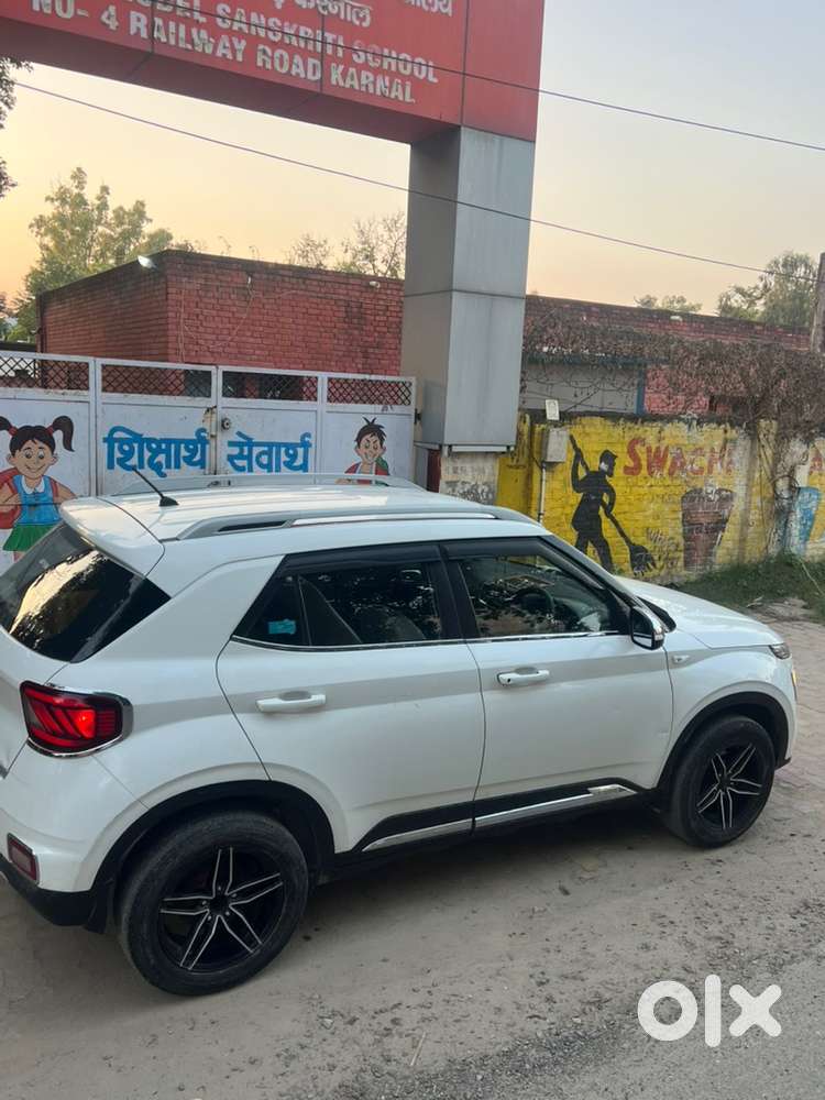 Hyundai Venue Petrol Well Maintained Good Condition New Alloy Wheels