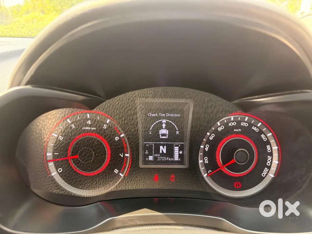 Mahindra Xuv300 2022 Petrol 35000 Km Driven