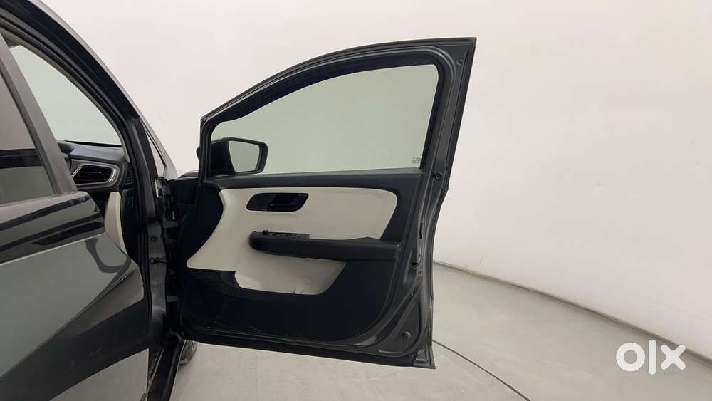 Tata Altroz 1.2 Xt, 2023, Petrol