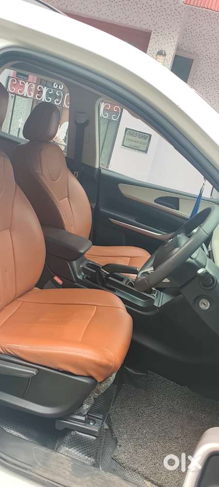 Mahindra Xuv700 2.2 Mx Diesel Mt 5 Str, 2022, Diesel