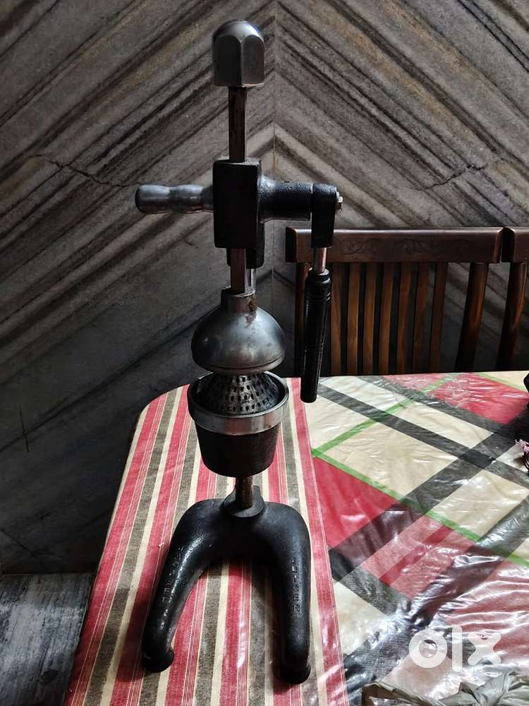 Cold press juicer