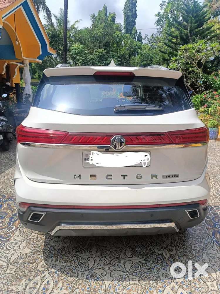 Mg Hector Plus 2023 Year Sharp