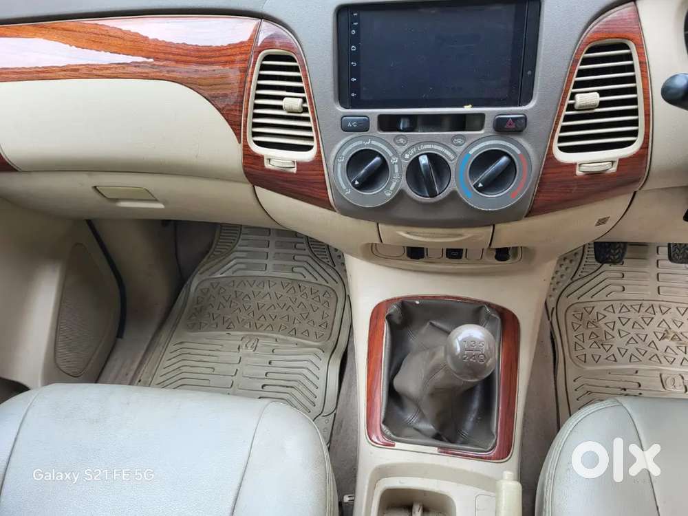 Showroom Track Toyota Innova 8 Seater Diesel 2009