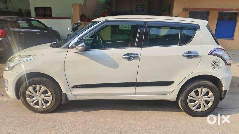 Maruti Suzuki Swift Vxi Optional, 2017, Petrol