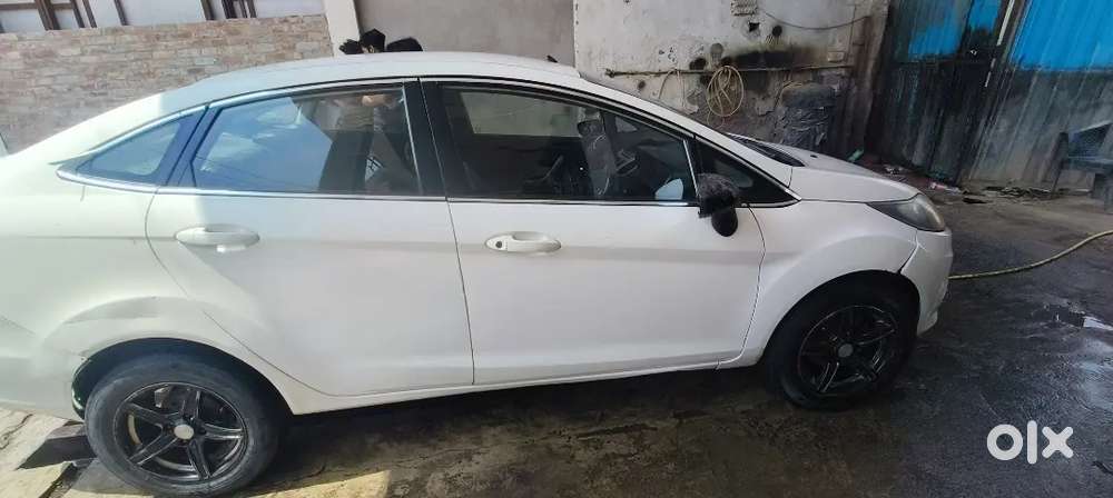 Ford Fiesta 2013 Petrol 64000 Km Driven