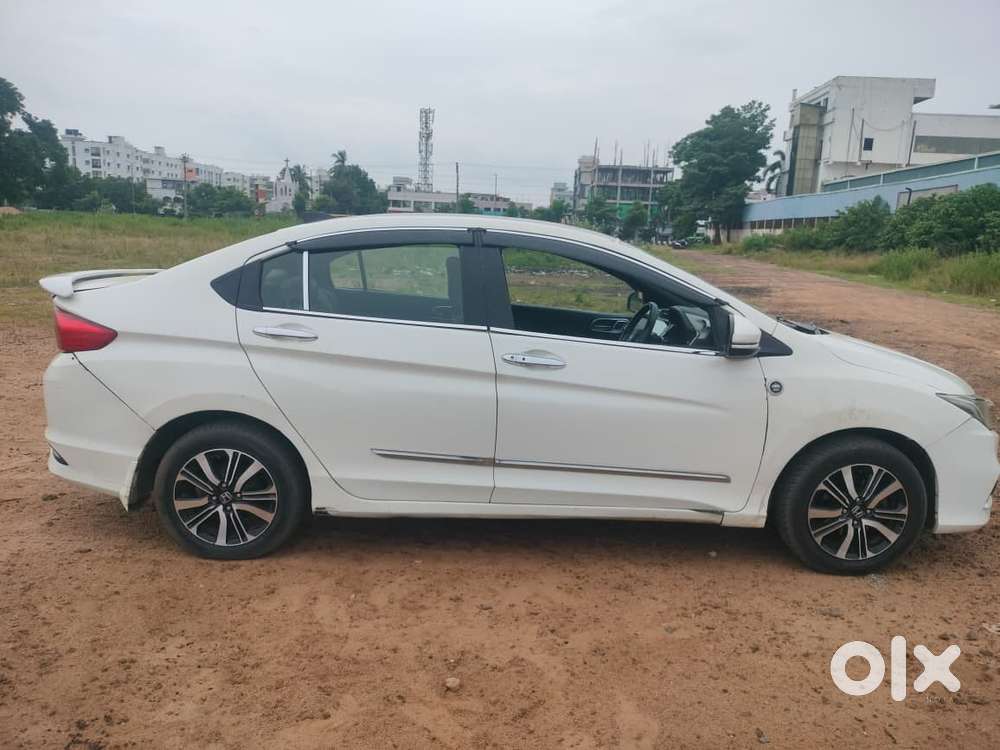 Maruti Suzuki Swift Dzire Vxi Optional, 2020, Petrol