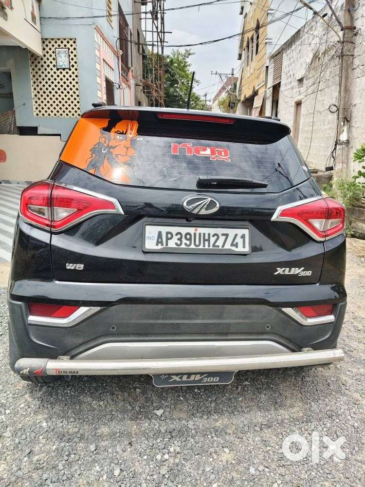 Mahindra Xuv300 W8 Option Dual Tone Diesel, 2023, Diesel