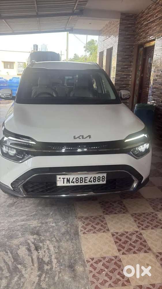 Kia Carens 2023 Petrol Well Maintained