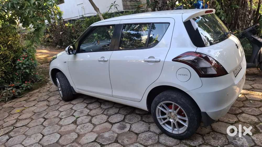 2nd Owner Maruti Swift 2016 Petrol Manual
