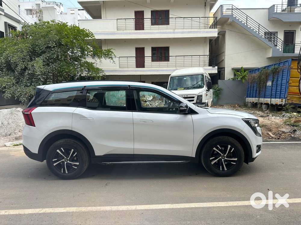 Mahindra Xuv700 2.0 Ax 5 Petrol Mt 7 Str, 2022, Petrol