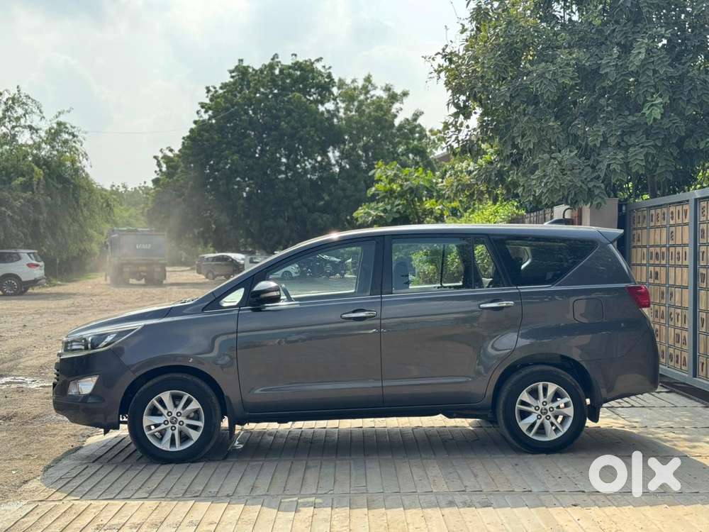 Toyota Innova Crysta 2.4 V, 2016, Petrol