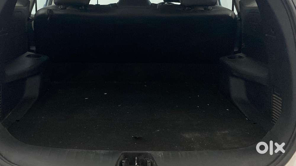 Mahindra Xuv700 2.0 Ax 5 Petrol Mt Str, 2022, Petrol
