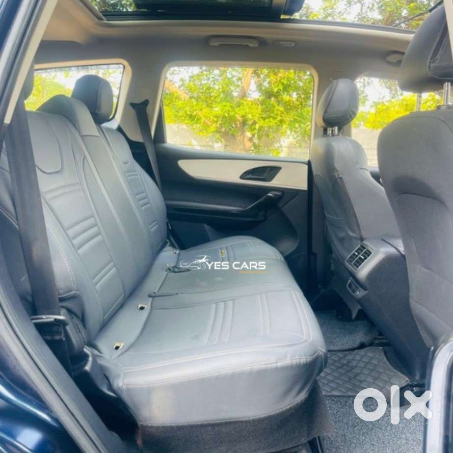 Mahindra Xuv700 2.0 Ax 5 Petrol Mt Str, 2022, Petrol