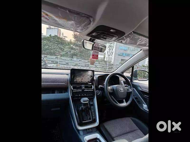 Toyota Hycross 2023