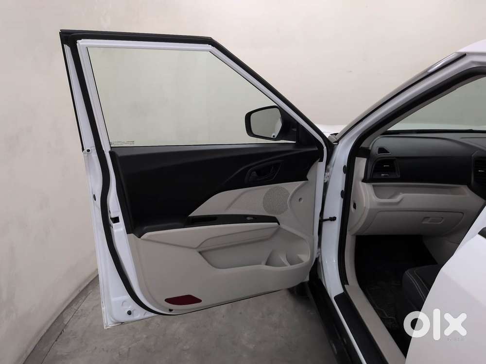 Mahindra Xuv300 1.2 W6 Amt Petrol, 2024, Petrol
