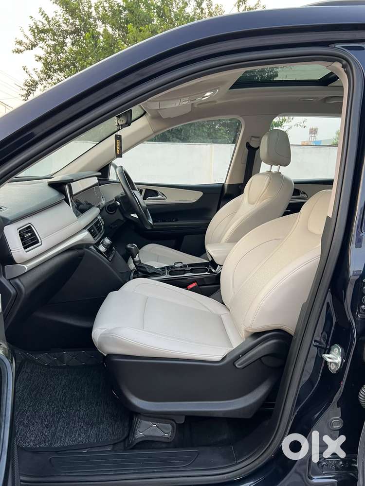 Mahindra Xuv700 2.0 Ax 7 Petrol At Luxury Pack Str, 2022, Petrol