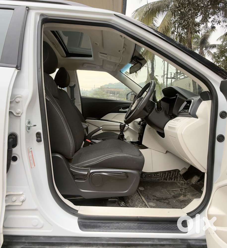 Mahindra Xuv 3xo Ax5 Pm Mt, 2024, Petrol