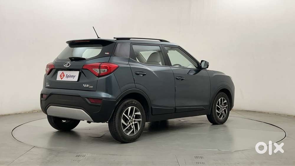Mahindra Xuv300 1.2 W8 (o) Amt Petrol, 2022, Petrol