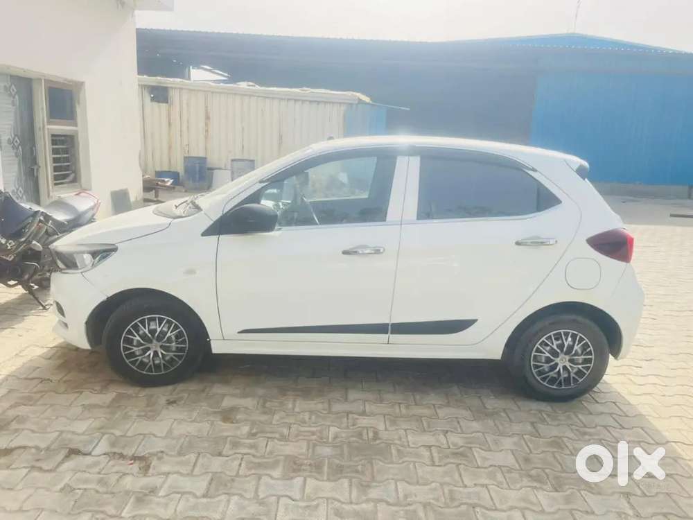 Tata Tiago Revotron Xe 2024