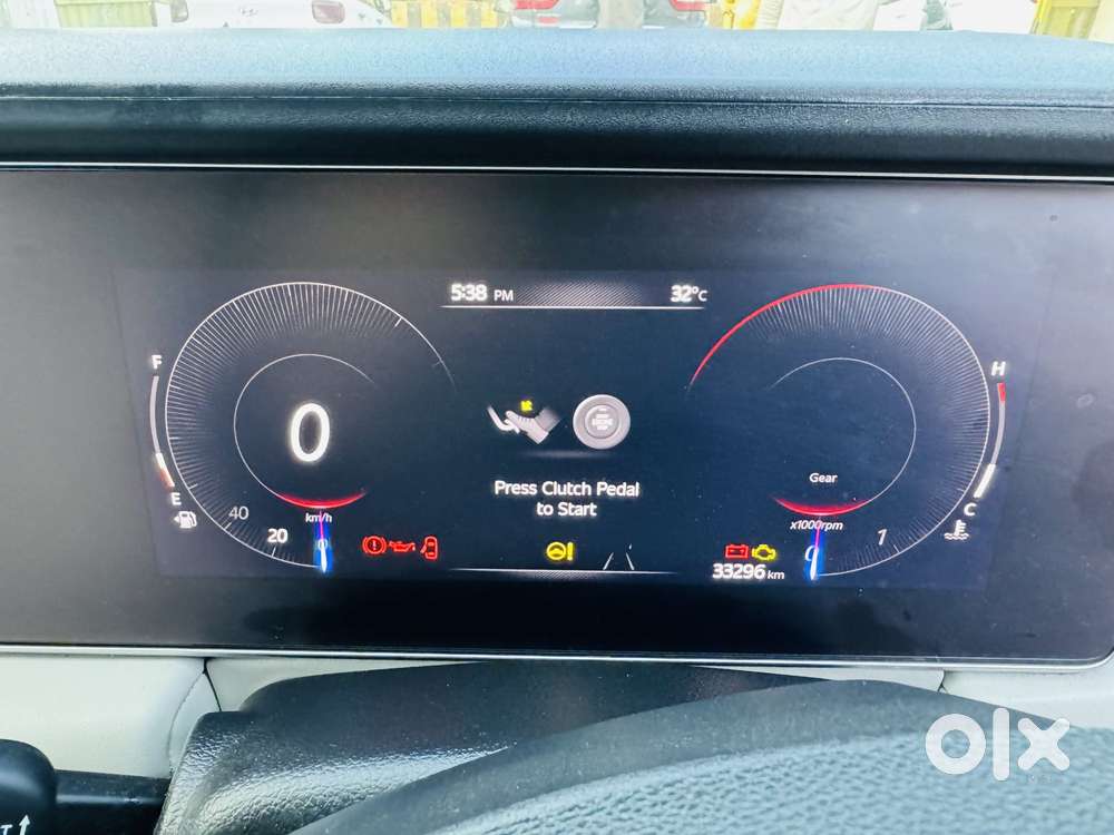 Mahindra Xuv700 2.2 Ax 7 Diesel Mt Luxury Pack Str, 2025, Diesel