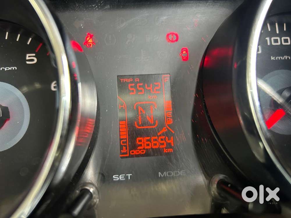 Mahindra Tuv 300 T10, 2018, Diesel