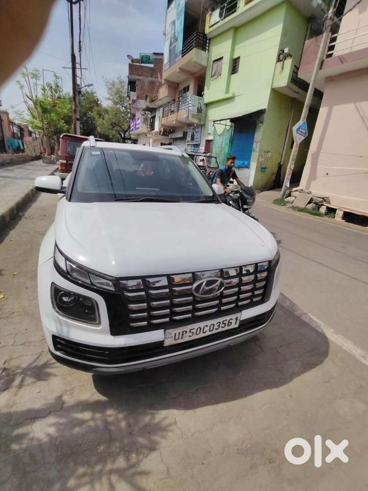 Hyundai Venue 2023 Petrol 30000 Km Driven