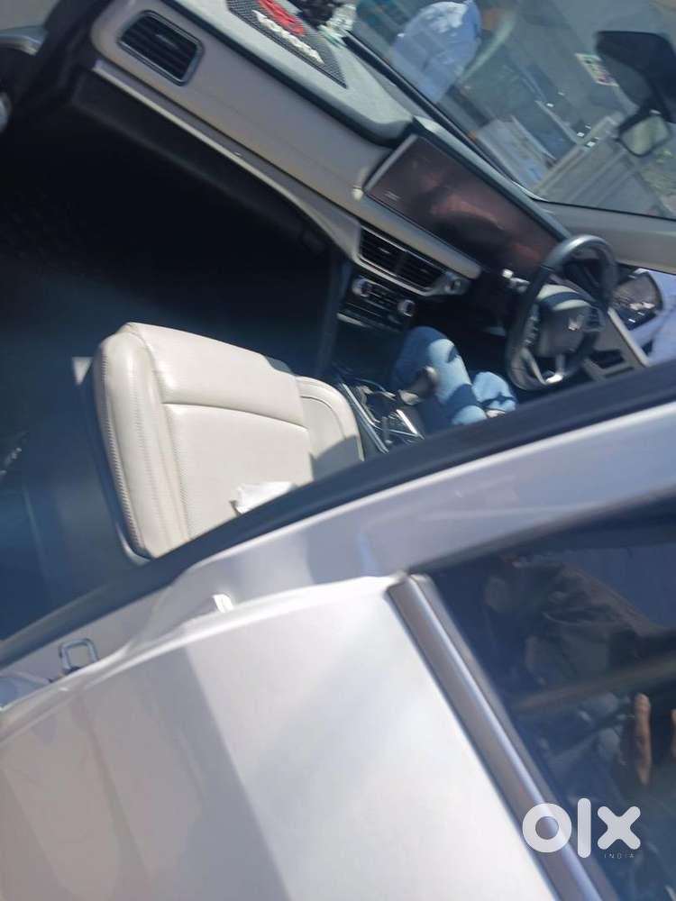 Mahindra Xuv700 2024 Diesel Automatic Top Model 21570 Km Driven