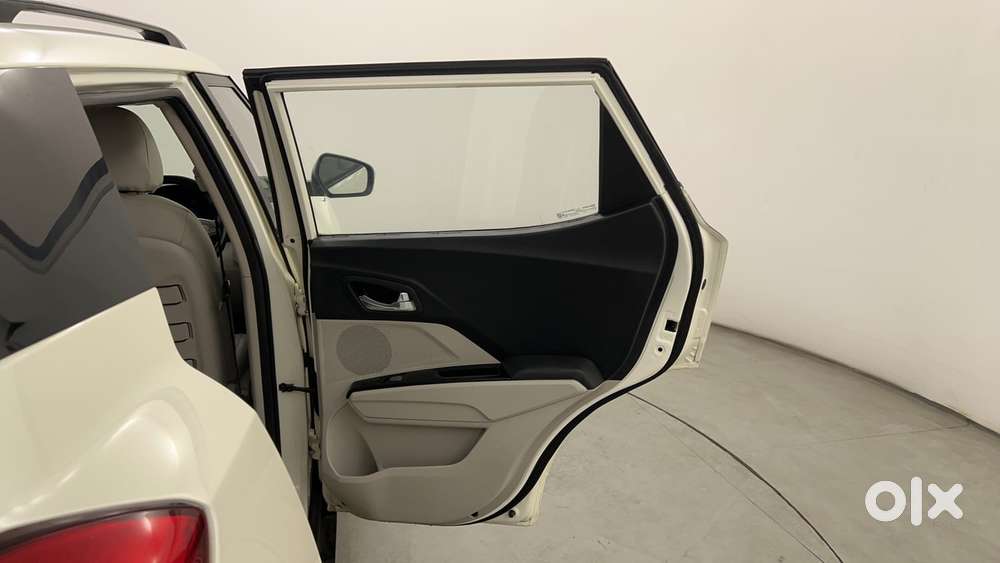 Mahindra Xuv300 W8 (o) 1.5 Diesel Amt, 2022, Diesel