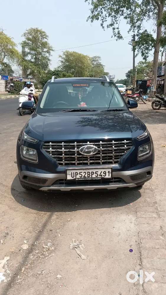 Hyundai Venue 2022 Petrol 68000 Km Driven