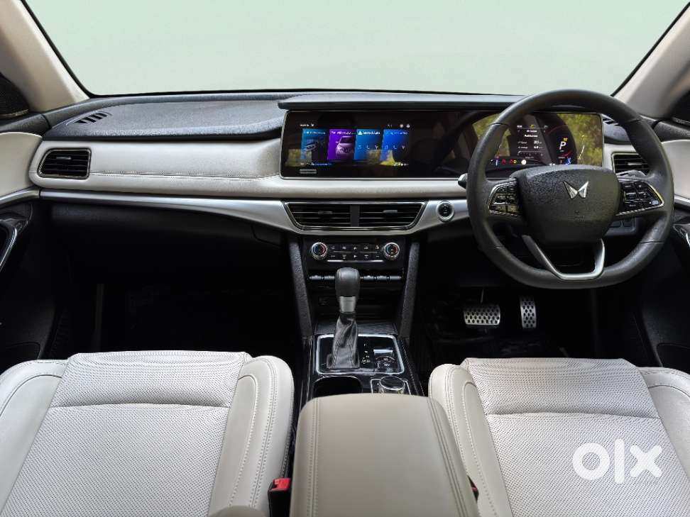 Mahindra Xuv700 2.0 Ax 7 Petrol At Luxury Pack Str, 2025, Petrol