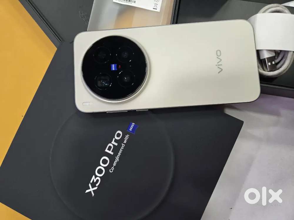 Vivo X300 pro 16Gb Dune Gold color in warranty with all accessories
