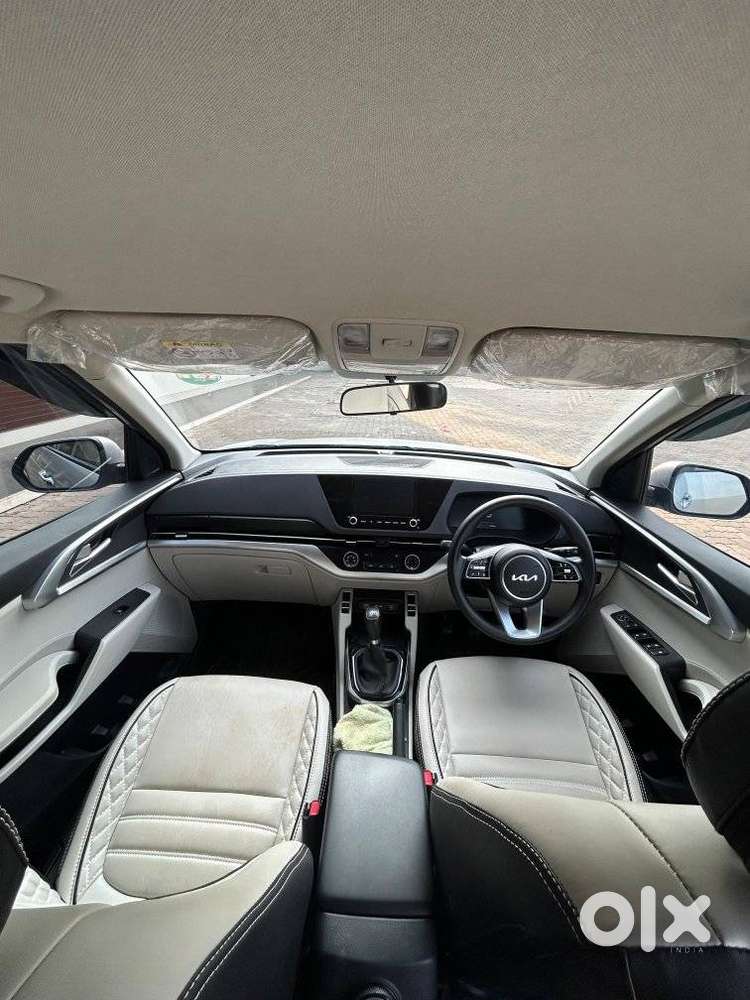 Kia Carens 1.4 Luxury 7 Str, 2023, Petrol