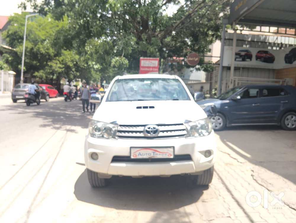 Toyota Fortuner 4x4 Manual Limited Edition, 2011, Diesel