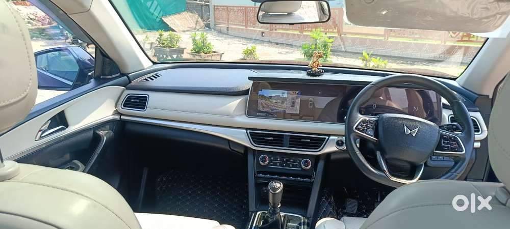 Mahindra Xuv700 2.2 Ax 7 Diesel Mt Luxury Pack Str, 2023, Diesel