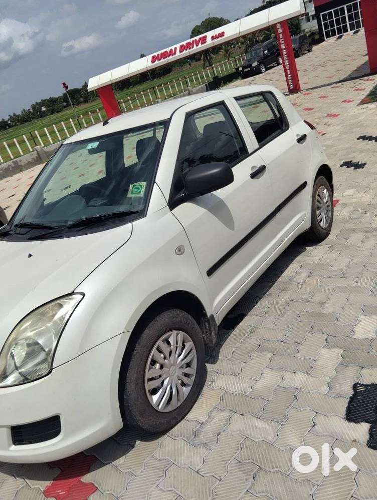 Maruti Suzuki Swift Lxi Option, 2010, Petrol