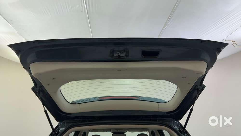 Mahindra Xuv300 1.2 W8 (o) Amt Petrol, 2022, Petrol