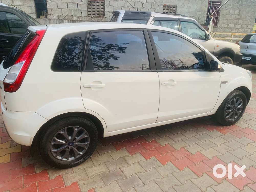 Ford Figo, 2015, Petrol