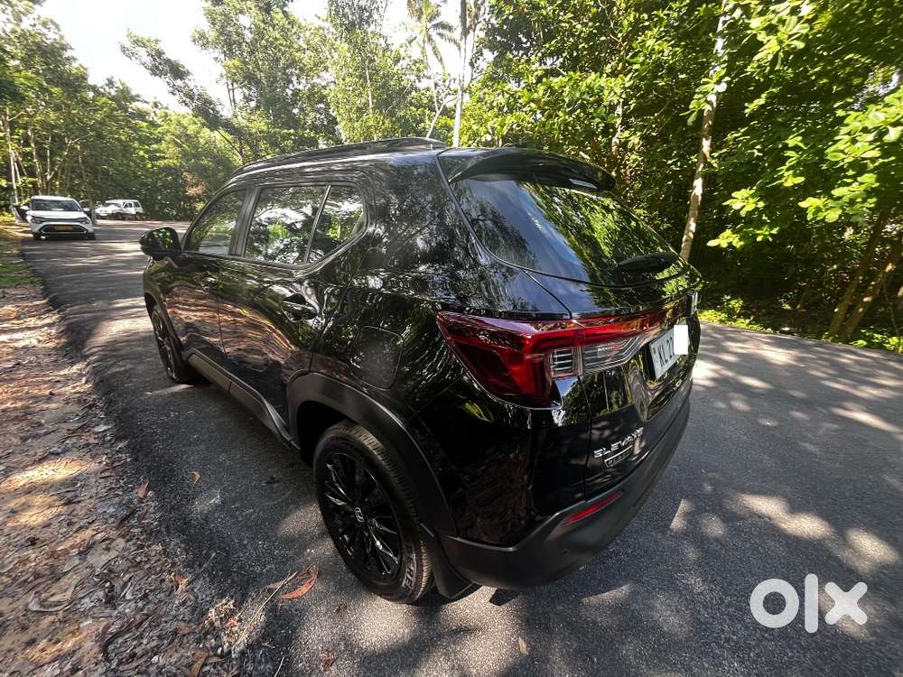 2025 Honda Elevate Zx Cvt  Signature Black Edition  9700 Km