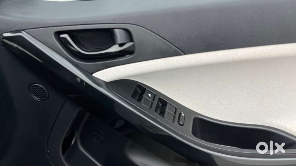 Tata Nexon Pure (s) 1.2 Petrol 6amt, 2025, Petrol